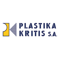 Unternehmenslogo von Plastika Kritis S.A. mit blauem Schriftzug und gelbem grafischen Element auf weißem Hintergrund.